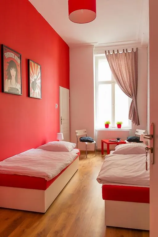 Retro Hostel Познань 0*,